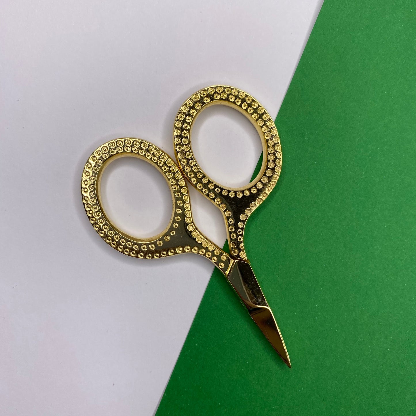 Dot Detailed Scissors