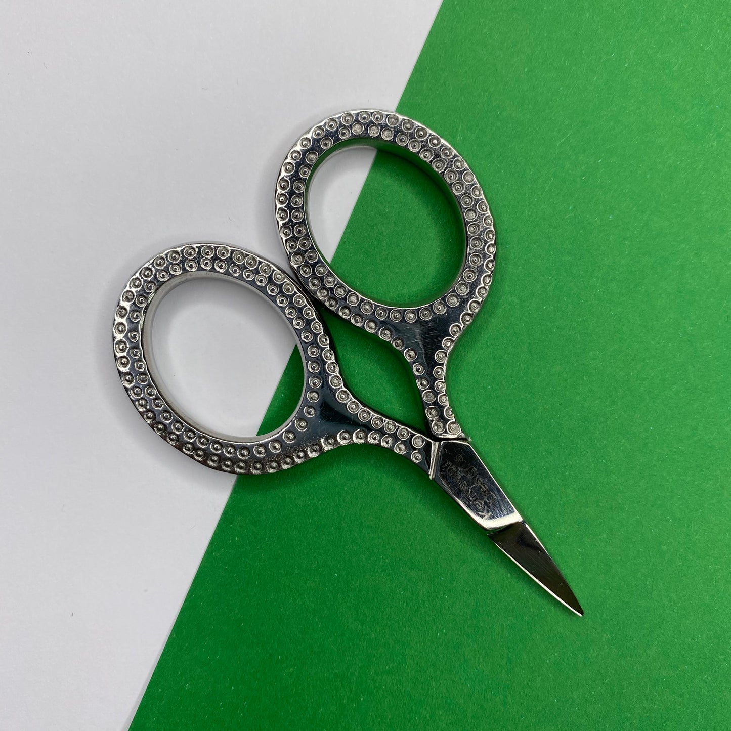 Dot Detailed Scissors